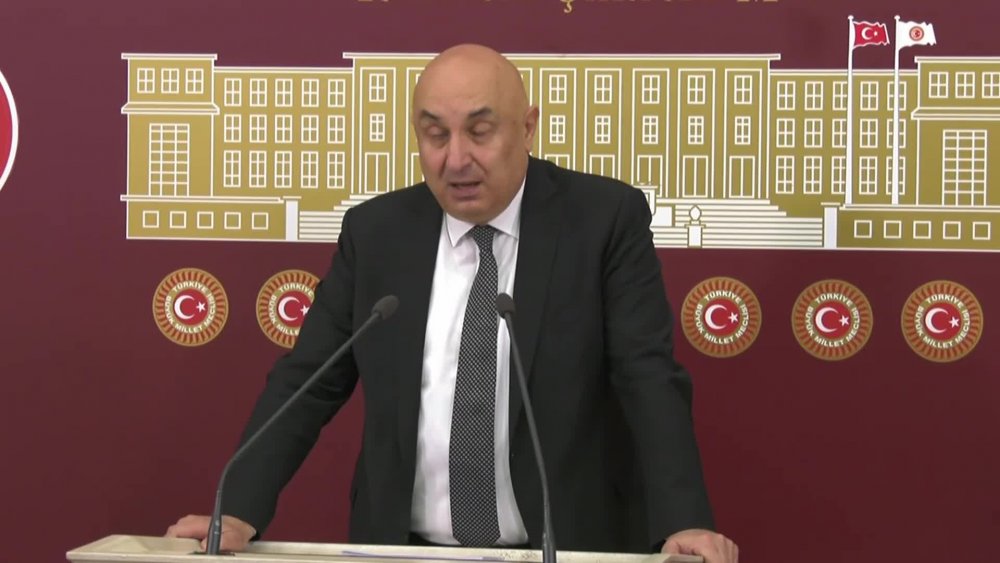 ÖZKOÇ: “SIĞINMACI SORUNUNU TÜRKİYE’NİN BAŞINA SARAN AKP İKTİDARININ; GÖÇMENLERLE İLGİLİ TEK BİR POLİTİKASI DAHİ YOK. KAFALARI KARIŞIK, NE YAPACAKLARINI BİLMİYORLAR”