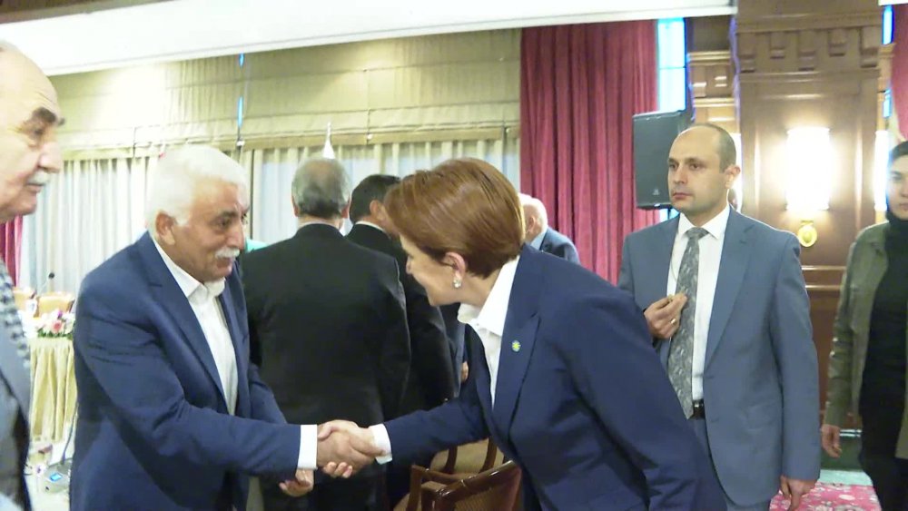 MERAL AKŞENER, ESKİ MİLLETVEKİLLERİ VE BAKANLARLA İFTARDA BİR ARAYA GELDİ