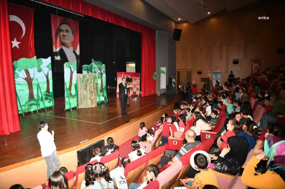 ÇUKUROVA’DA ÇOCUKLAR 23 NİSAN’I COŞKUYLA KUTLADI