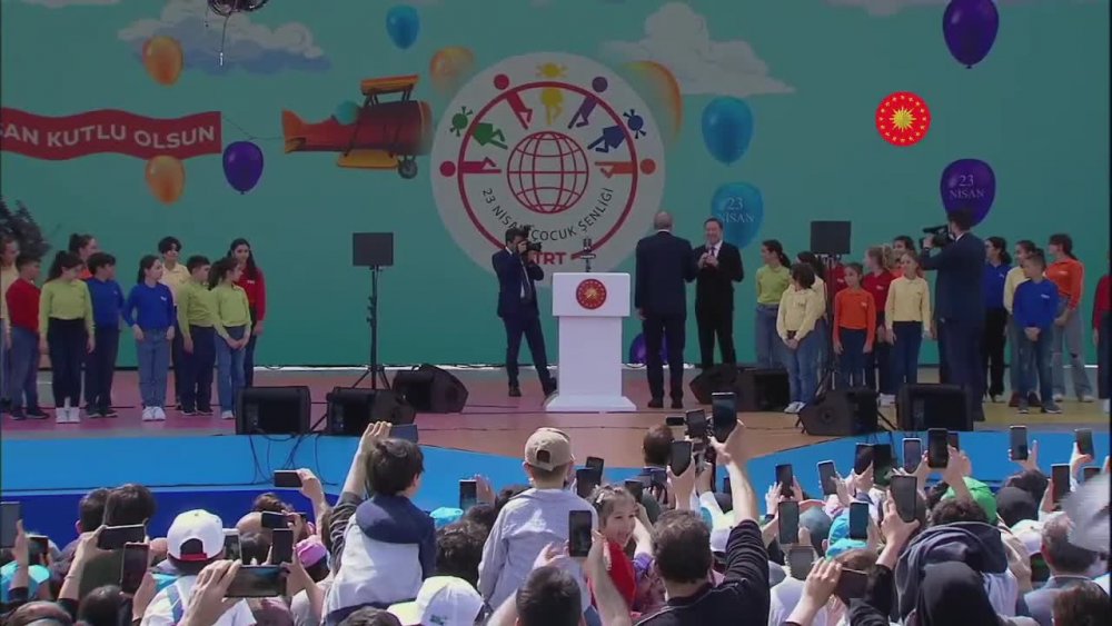 ERDOĞAN: ÇOCUKLARIN KULAKLARI BOMBA SESLERİYLE DEĞİL BURADA OLDUĞU GİBİ AKRANLARININ NEŞELİ SESLERİYLE ÇINLAMALIDIR