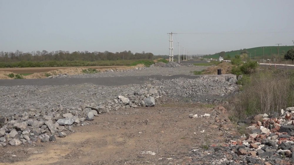 Hem Mustafa Şentop, hemde Adil Karaismailoğlu ayrı ayrı açılış yaptı; 5 yılda 20 kilometresi yapılıp durduruldu