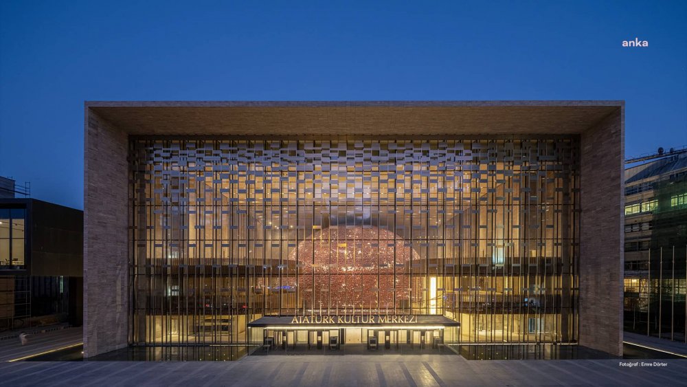 AKM, YENİ BİNASINI TAMAMLAYACAK HEYKELİ ARIYOR