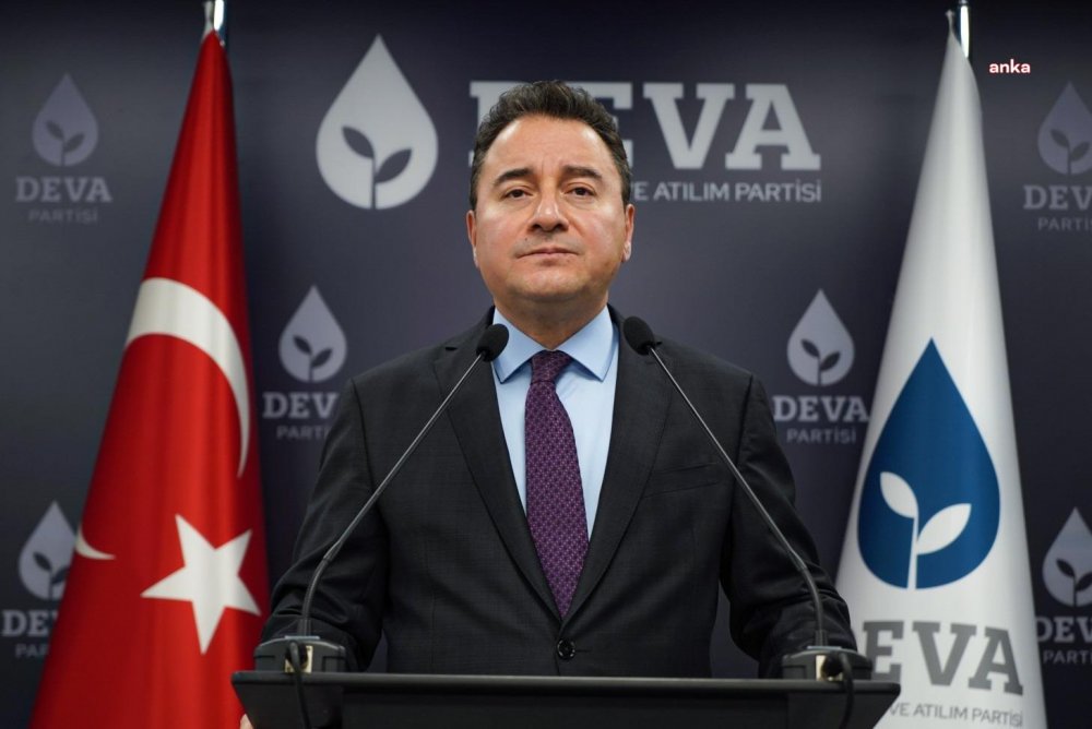 BABACAN: DÜN BİR KHK MAĞDURU DAHA CANINA KIYDI. KHK ADALETSİZLİĞİNİN ACISINI ÇOK İYİ BİLİYORUZ, GÖRÜYORUZ. O YÜZDEN HAKLARIN İADESİİÇİN ÇALIŞIYORUZ