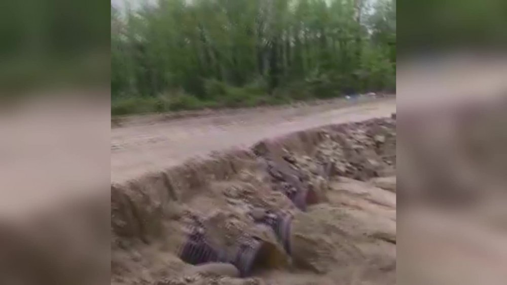 SİNOP’TA DERE TAŞTI, 11 KÖY YOLU ULAŞIMA KAPANDI