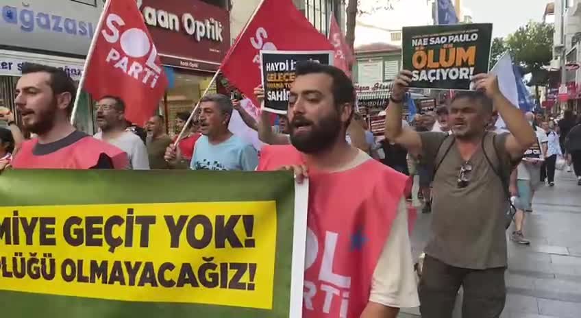 İZMİR'DE ASBESTLİ GEMİİÇİN PROTESTO YÜRÜYÜŞÜ… SOL PARTİ: “TÜRKİYE'Yİ EMPERYALİST GÜÇLERİN ÇÖPLÜĞÜ YAPTIRMAYACAĞIZ”