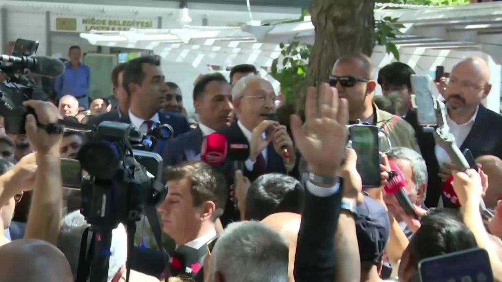 KILIÇDAROĞLU, NİĞDE'DE...: “BEN BEŞLİÇETELERİN, TEFECİLERİN DEĞİL ESNAFIN, ÇİFTÇİNİN, ALIN TERİ DÖKENLERİN ADAMIYIM”