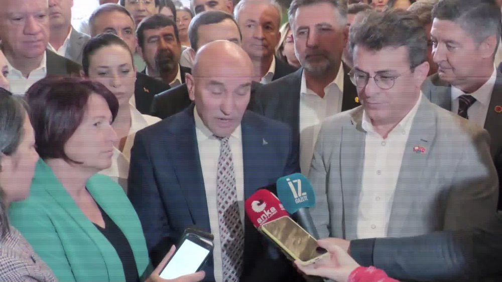 MECLİS ÜYELERİ VE İLÇE BELEDİYE BAŞKANLARINDAN TUNÇ SOYER'E DESTEK ZİYARETİNDE  SOYER'DEN AÇIKLAMA: "MESELE NE TUNÇ SOYER'DİR NE DE BİR BAŞKASI. MESELE İZMİR'İN TEMSİL ETTİĞİ AYDINLIK GELECEK UMUDUDUR"