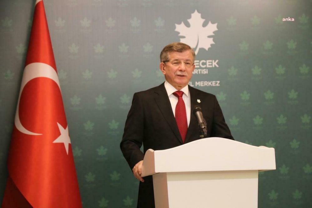 DAVUTOĞLU: PATLAMADA HAYATINI KAYBEDEN VATANDAŞLARIMIZA ALLAH'TAN RAHMET, YARALILARIMIZA ACİL ŞİFA DİLİYORUM. GELİŞMELERİ YAKINDAN TAKİP EDİYORUZ