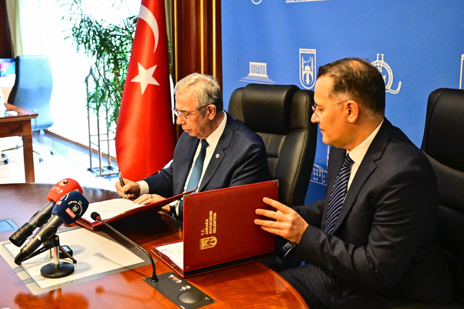 mansur-yavas-yerel-yonetim-seffaflik-taahhutnamesini-imzaladi-3.jpg